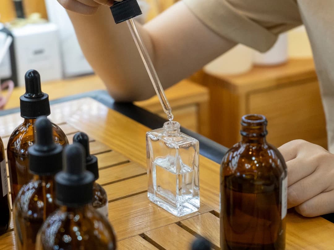 Intro to Perfume workshop at Mixed Mediums Chicago